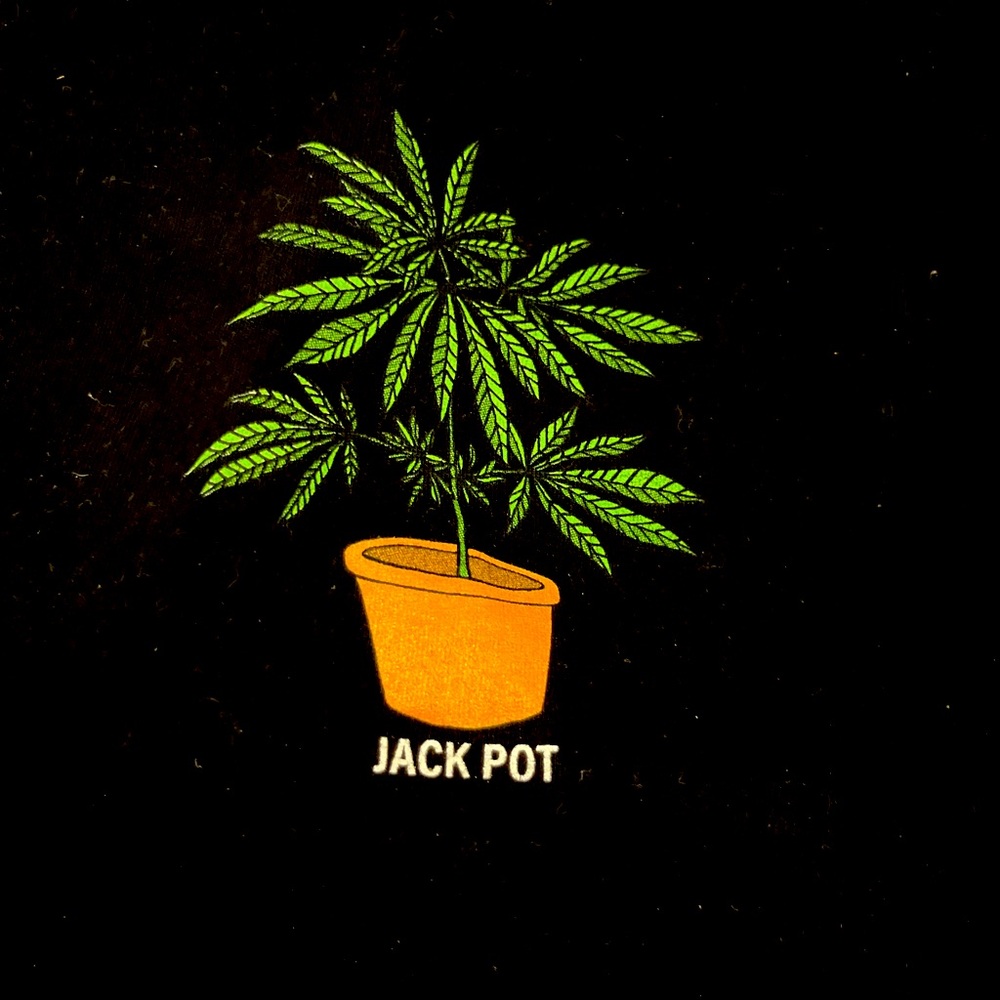 Men’s Black Weed Shirt !! Oversized and comfortable Size XL and fits true.